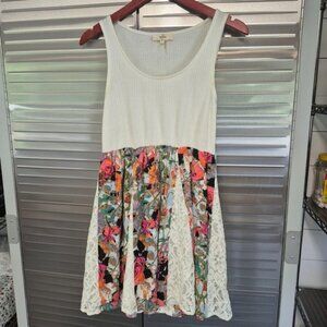 Entro S Sleeveless Ribbed Knit Top & Floral Skirt Tunic With Lace Panels